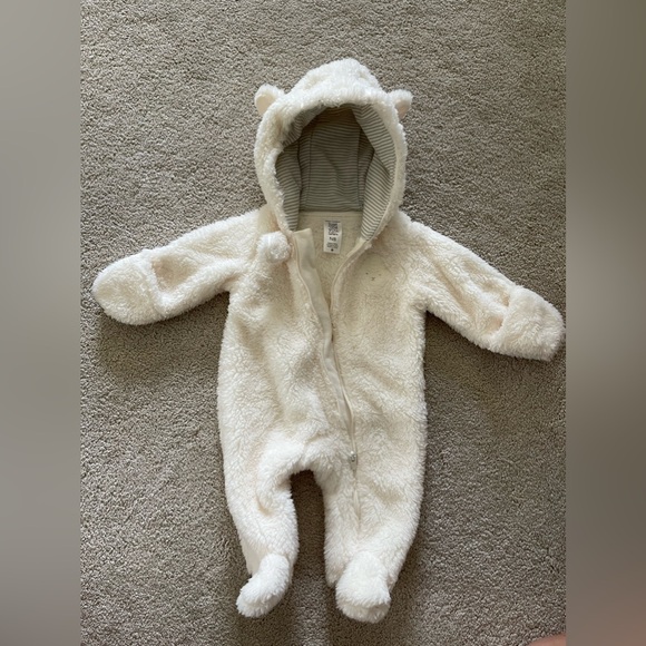 Newborn Carters winter snowsuit. - Picture 1 of 6